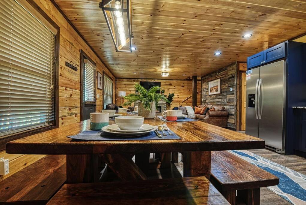 Adventure Retreat/Cabin/Pool+Hot Tub/Game Room+Theater Sevierville Exterior foto